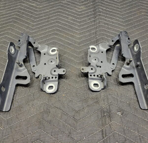 BMW F30/F80 3-Series M3 Hood Hinge Set Black 41617286343 41617286344